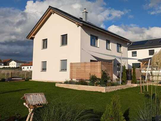 Ihr Traum vom ökologischen Massivholz-Lehm-Haus vor den Toren des Altmühltals