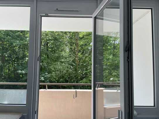 Helle 2-Zimmer-Wohnung mit Küche und Balkon in Köln Zollstock uninah