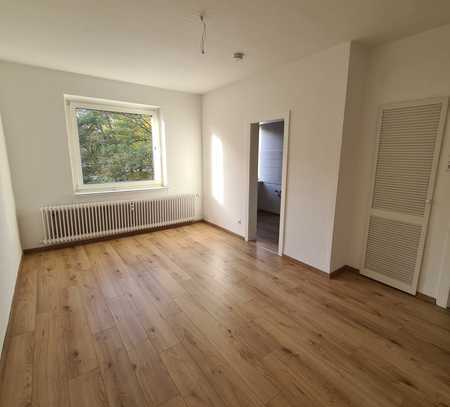 Alles neu! Renoviert! Gemütliche 3,5 Raum Wohnung in super Lage! Balkon!