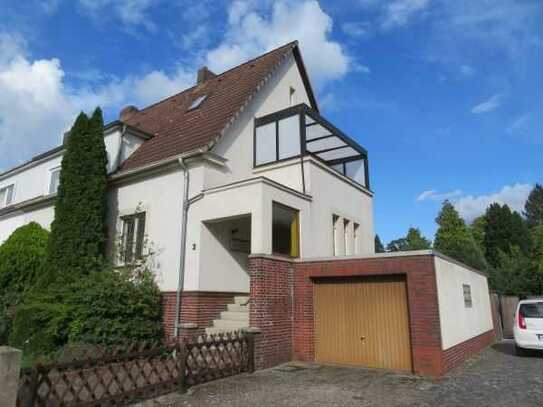 *H.-Kirchrode* gepflegtes MFH mit Garage + 874 m² Grdst. (noch bebaubar).