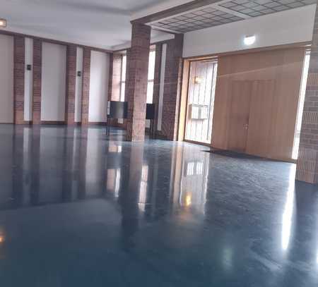 2 Zimmer Apt. mit 2 Bädern, Abstellraum und Einbauküche