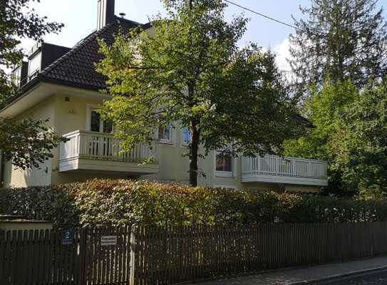 Großzügige und ruhige Wohnung mit Kamin