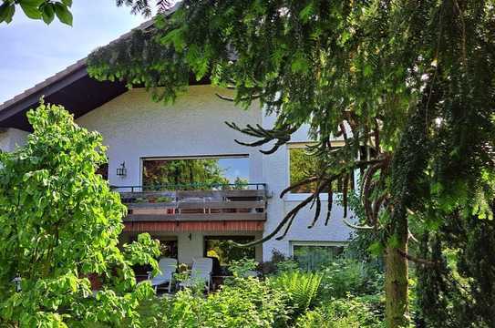 Einfamilienhaus mit idyllischem Garten.