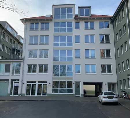 zentrale helle Neubauwohnung mit Balkon & Ankleidezimmer