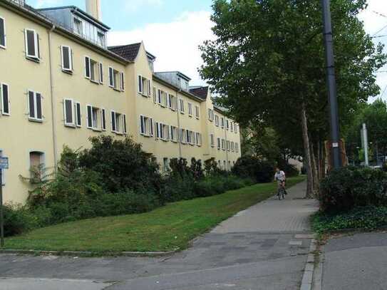 gemütliche DG-Wohnung mit Außenstellplatz