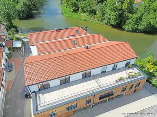 49 m² Dachterrasse!
3 Zi.-Neubau-Dachterrassenwohnung, idyllisch direkt am Alzufer gelegen!