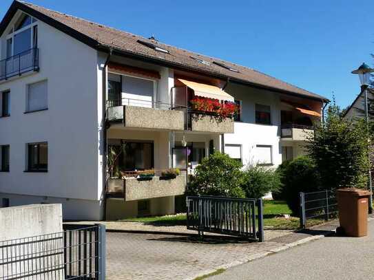 Großzügige 2-Zimmer Wohnung mit Balkon und Garage in ruhiger Lage