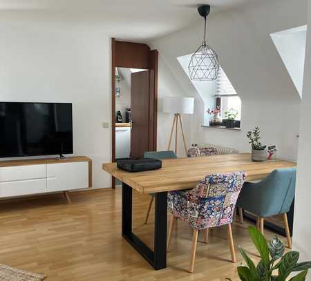 Sehr helle 2-Zimmer Wohnung mit Balkon und EBK in Stuttgart-West