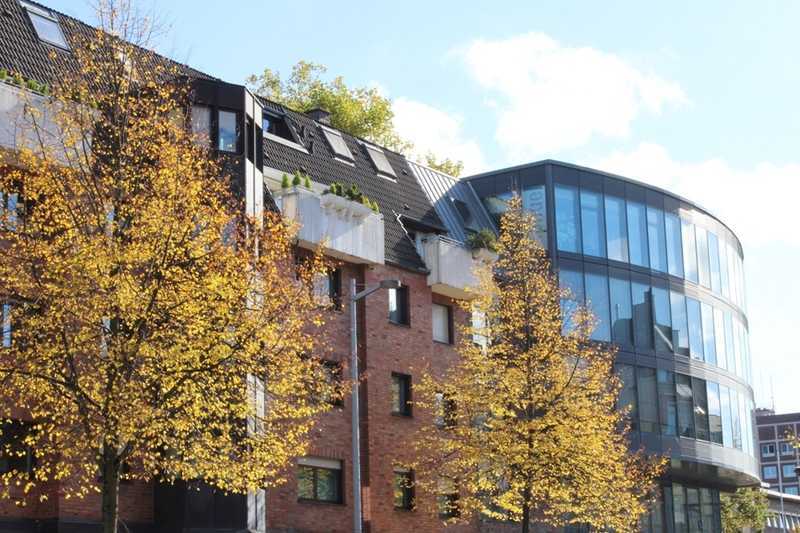 Schön renoviert und modernisiert - mit Aufzug - 3 Zimmerwohnung mit Loggia im Kreuzviertel !