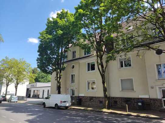 Modernisierte 1,5-Zimmer EG-Wohnung mit bodengleicher Dusche und sonnigem Balkon