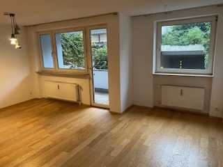 Nbg. -St. Johannis: 3-Raum-Hochparterre-Wohnung mit Balkon und Garage