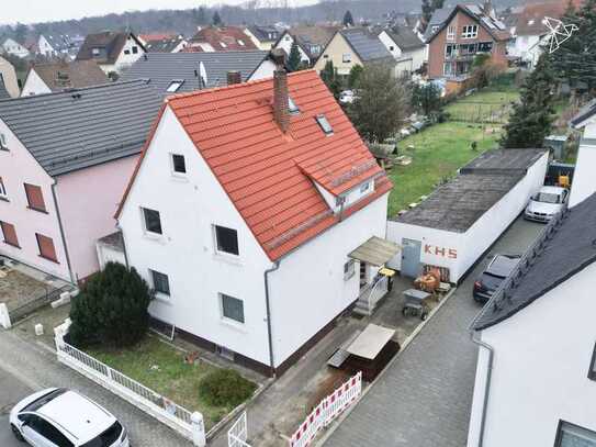 ENTWICKLUNGSPOTENTIAL 📈 Sanierungsbedürftiges Mehrfamilienhaus mit Baugrundstück in Raunheim!