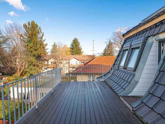 Schöne kernsanierte Dachgeschosswohnung mit großer Terrasse zum grünen Innenhof - Südwestausrichtung