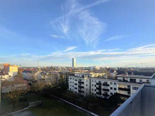 Moosach - nähe OEZ: *Penthouse-Terrassenwohnung mit traumhaftem Blick über München*