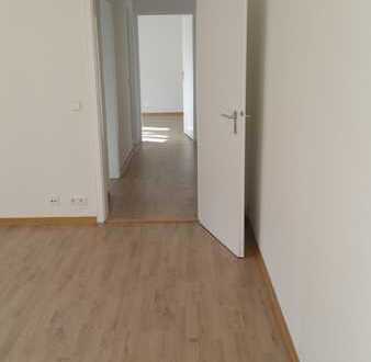 Sehr schöne, geräumige 2-Zimmer-Wohnung mit Balkon in Stuttgart