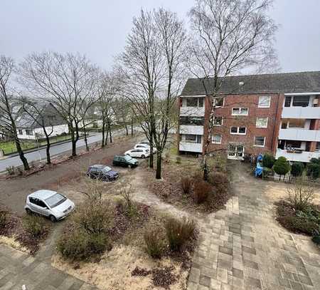 Und wann ziehen Sie zu uns? Drei Zimmer mit Balkon!