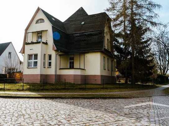 Zweifamilienhaus auf großem geteilten Grundstück, viel Potenzial