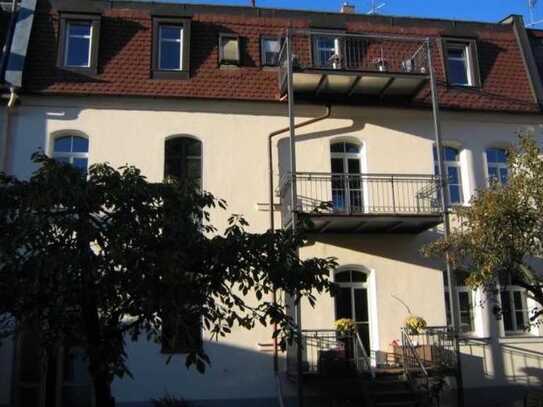 Altbau 3-Raum-Wohnung mit Einbauküche in Erlangen