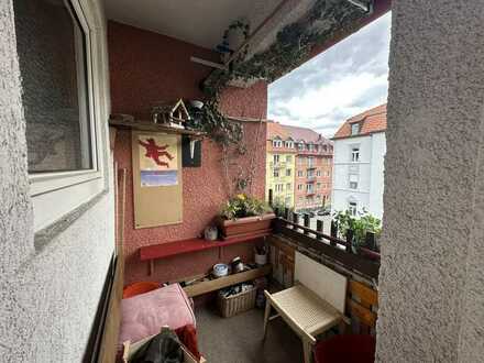 Zentrale 2 Zimmer Wohnung mit zwei Balkonen und Gartenmitbenutzung