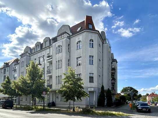 Lichtdurchflutete Altbauwohnung mit Balkon und Tageslichtbad