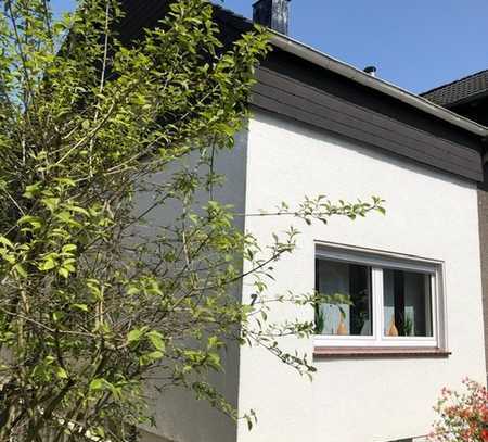 Gepflegtes Einfam.-Haus mit großem Garten und Garage... sofort zu beziehen!