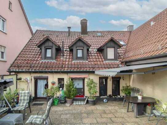 Ihre Doppelhaushälfte mit Dachterrasse und Einbauküche wartet in Stuttgart!