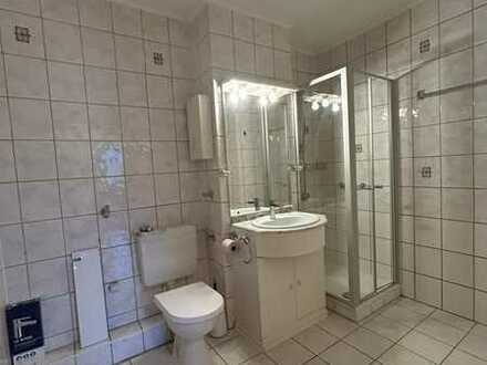 Die Wohnung liegt im 3 Obergeschoß in einem Mehrfamilienhaus mit Aufzug.

552 € - 65 m² - 2.5 Zi.