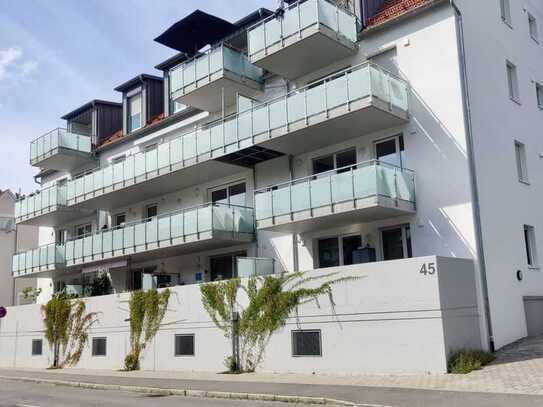 Exklusive, neuwertige 4-Zimmer-Wohnung mit gehobener Innenausstattung, Balkon und EBK in Weingarten