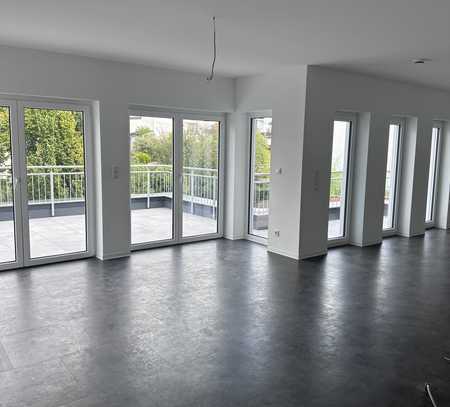 Bezugsfertige Penthouse-Wohnung, Barrierefreie, großzügige 2-Zimmer-Neubauwohnung in ruhiger Lage