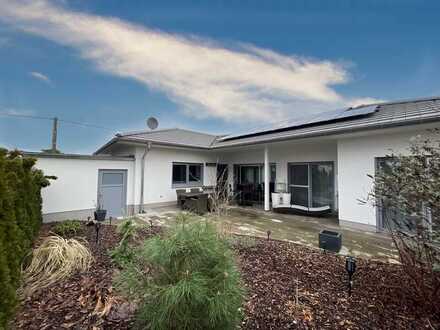Neu gebautes Einfamilienhaus im Bungalowstil – Wärmepumpe + Solar