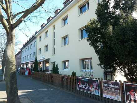 Gepflegte DG-Wohnung mit drei Zimmern und Einbauküche in Mannheim