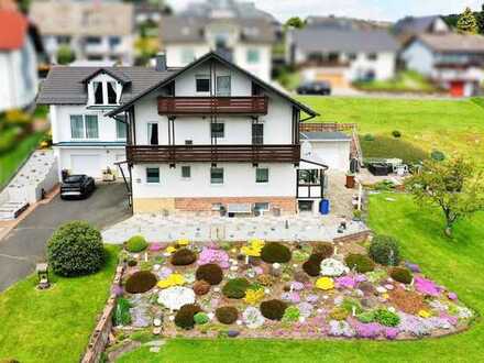 Hübsches Mehrfamilienhaus mit großem Garten in Lettgenbrunn