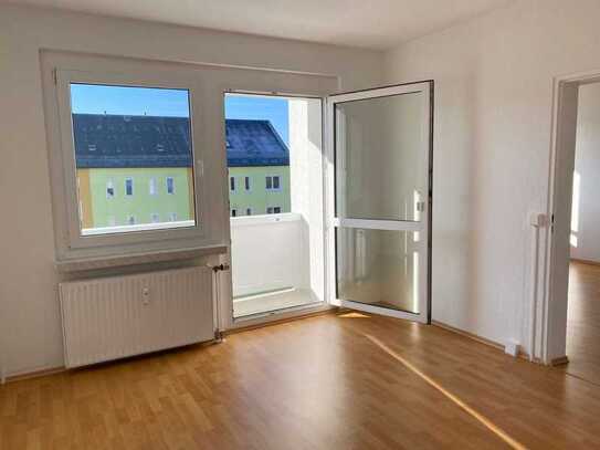 Helles, neues Zuhause mit sonnigem Balkon