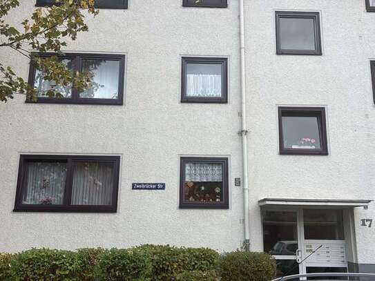 Ansprechende 3-Raum-Wohnung mit EBK und Balkon in Köln