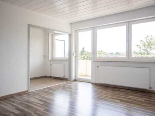 Vollständig renovierte Wohnung, zwei Zimmer, West-Balkon, Garage elektr.