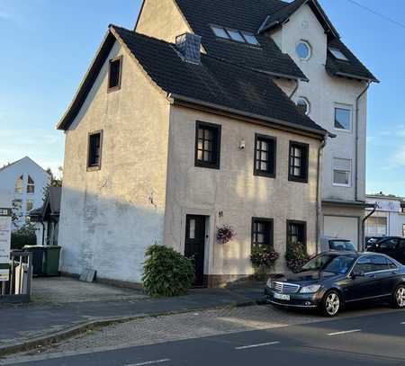 SIEGBURG, zentral gelegenes Einfam. Haus mit ca. 145 m² WNfl., Garten, Terrasse, Pool und Stellplatz