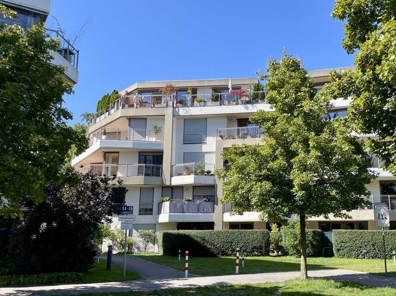 Einmalige Chance! Großzügige 5-Zimmer-Dachterrassen-Wohnung direkt am Hirschgarten