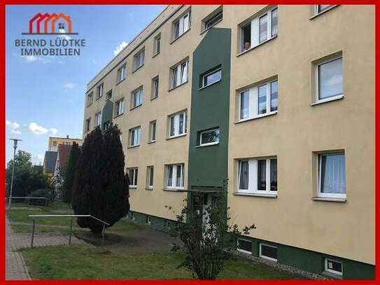 Erdgeschosswohnung mit 3 Zimmern, Balkon und Keller in Dorf Mecklenburg zu vermieten!