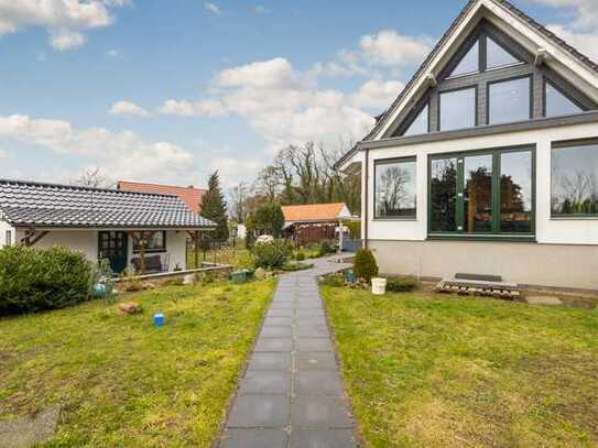 2 Häuser zum Preis von einem | Top sanierte DHH mit vielen Highlights | zus. Bungalow | tolle Lage