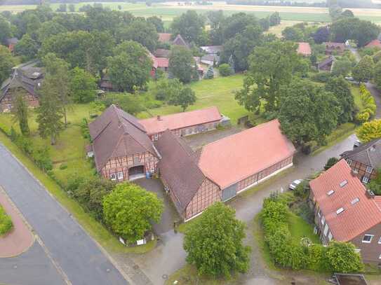 Über 4.100m² Baumöglichkeit mit charmantem Resthof und Stallungen in Meinersen/Päse