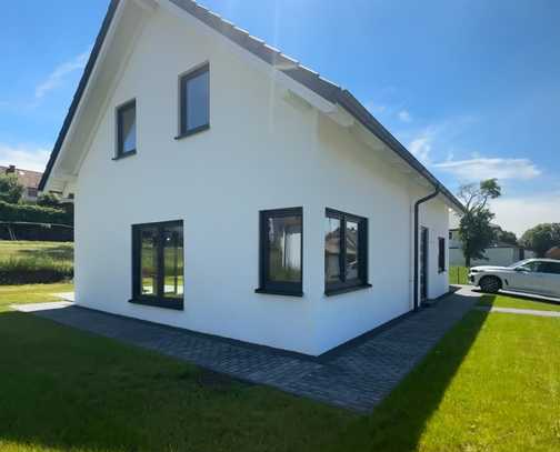 Neubau Einfamilienhaus mit großer Dachterrasse und Garten in Grebenhain zu verkaufen.