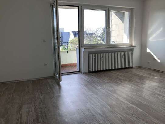 Modernisierte 3-Zimmer-Wohnung im 2. OG mit Balkon in Moers auf der Römerstraße zu vermieten