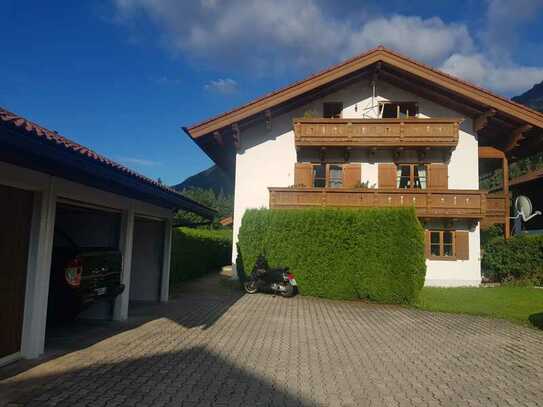 Gepflegte 2-Zimmer-Wohnung mit Balkon und Bergblick