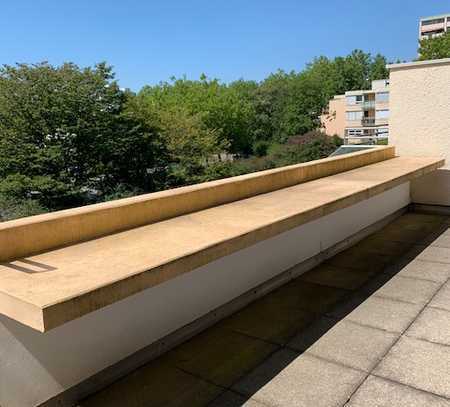 Luxuriöse 3 1/2-Zimmer-Wohnung mit großer Terrasse und Balkon in Perlach-Ost