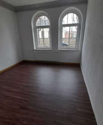 Helle 3 Raum Wohnung im EG mit sonnigem Hof-Balkon