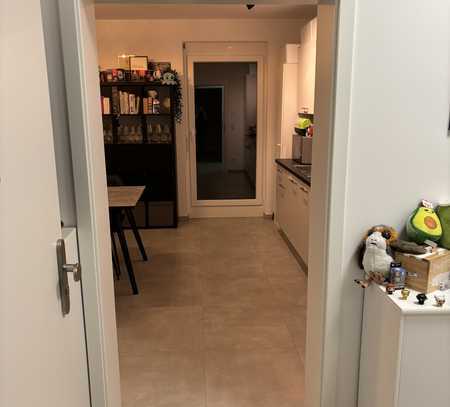 Geschmackvolle, neuwertige 2-Zimmer-Dachgeschosswohnung mit Einbauküche in Karlstein am Main