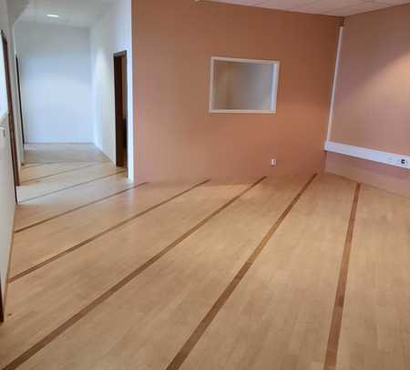 Gewerbefläche zu vermieten / Büro
