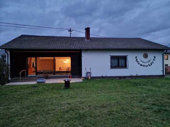 Schöne und gepflegte 4-Zimmer-Wohnung mit gehobener Innenausstattung mit Balkon und EBK in Mogendorf