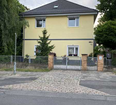 Stilvolle 4-Raum-Wohnung in Berlin Biesdorf