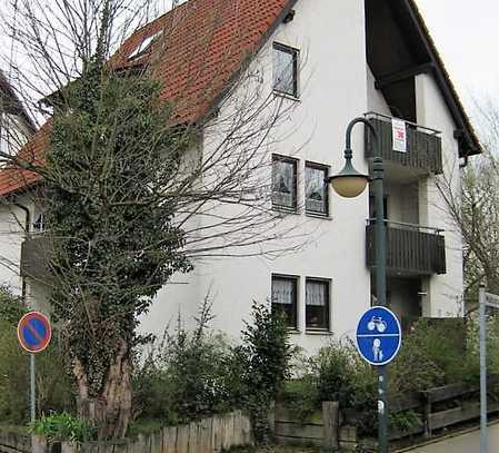 Attraktive 2-Zimmer-Maisonette-Wohnung mit Balkon und Einbauküche, Garage + Stellplatz